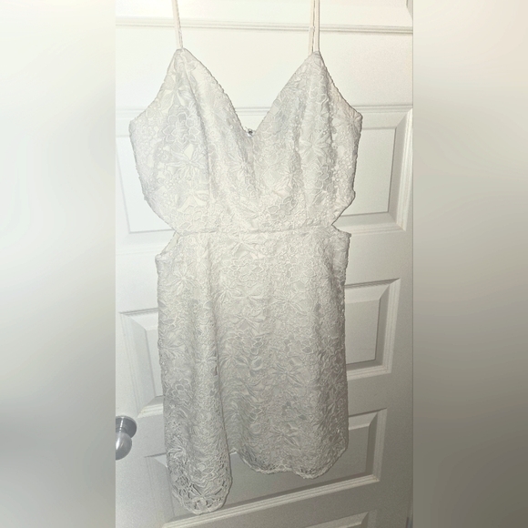 Guess White Floral Lace dress - Picture 1 of 4